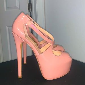 Criss Cross Patent Peep-toe Platform Pumps